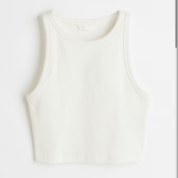 H&M Classic Cropped Black Ribbed Tee. Size Extra Small. 1 Black and 1 White - Picture 4 of 11